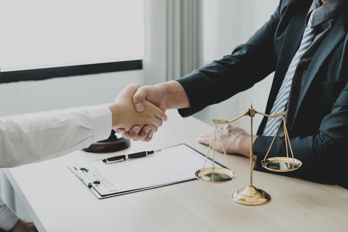 Droit immobilier : implications des clauses résolutoires dans les contrats de bail